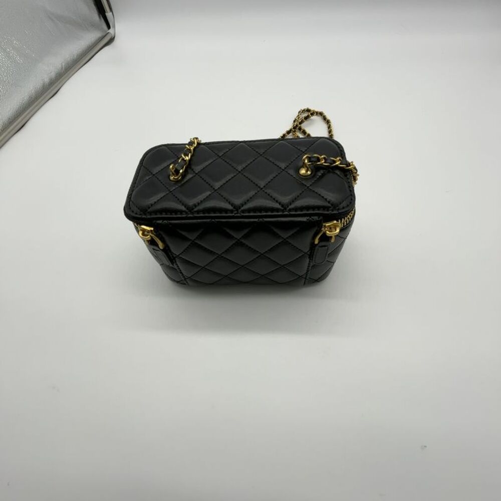 Chanel Heart Vanity Case - Picture 8 of 9